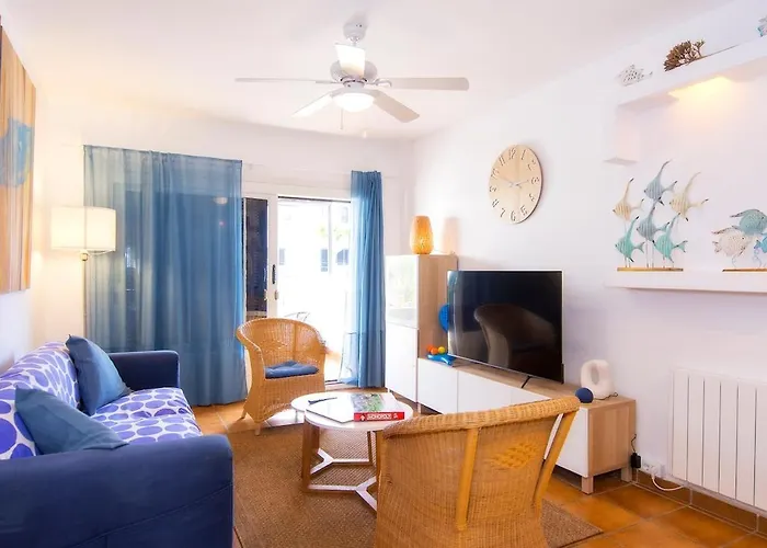 Marine Oasis, Duplex With Pool By The Sea