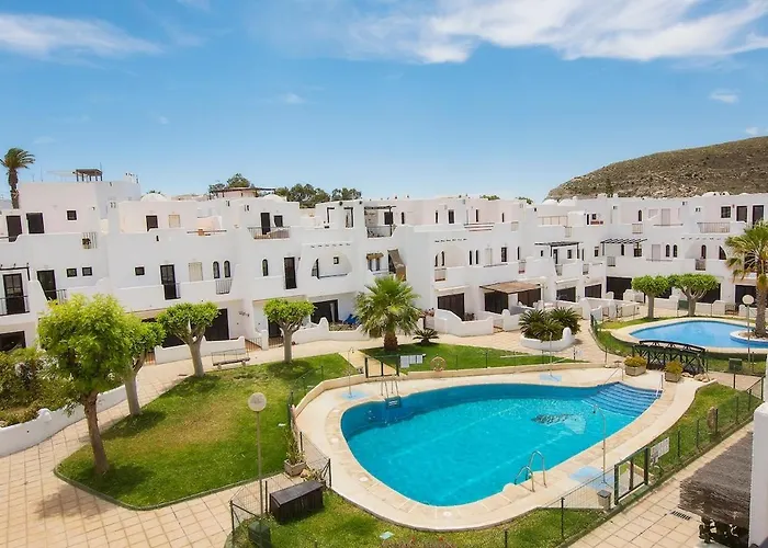 Marine Oasis, Duplex With Pool By The Sea